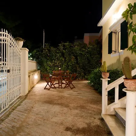 Апартаменты Mother's House In Syros Aegean Sea *