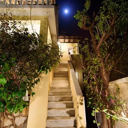Апартаменты Mother's House In Syros Aegean Sea