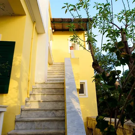 Апартаменты Mother's House In Syros Aegean Sea
